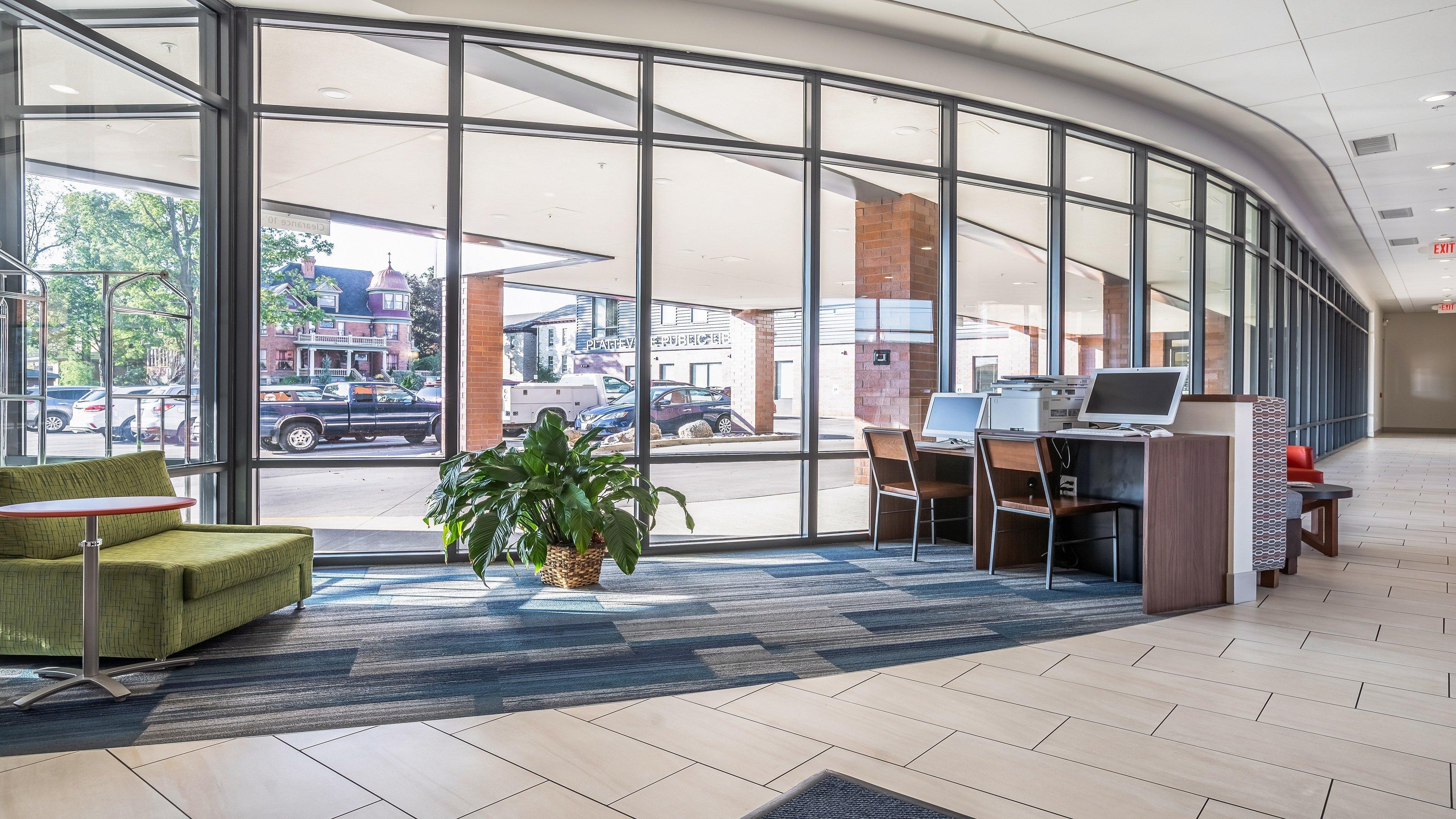 Holiday Inn Express & Suites Platteville By Ihg Exterior photo