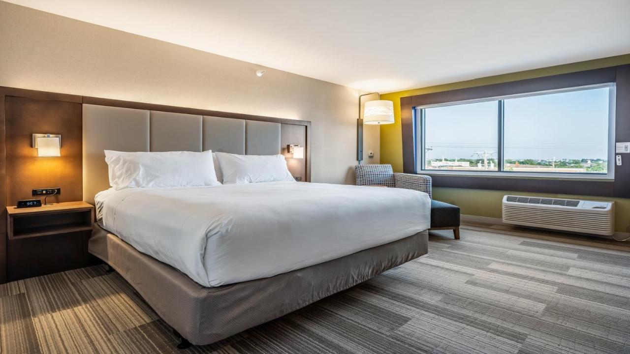 Holiday Inn Express & Suites Platteville By Ihg Exterior photo